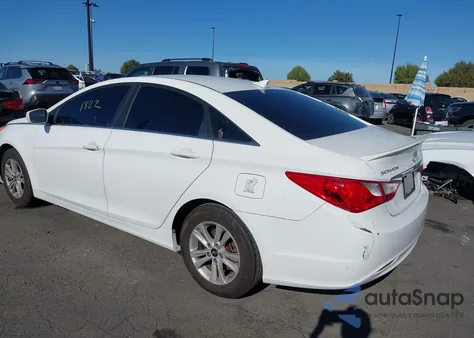 2013 Hyundai Sonata Gls z USA, uszkodzony, nr VIN 5NPEB4AC7DH718315